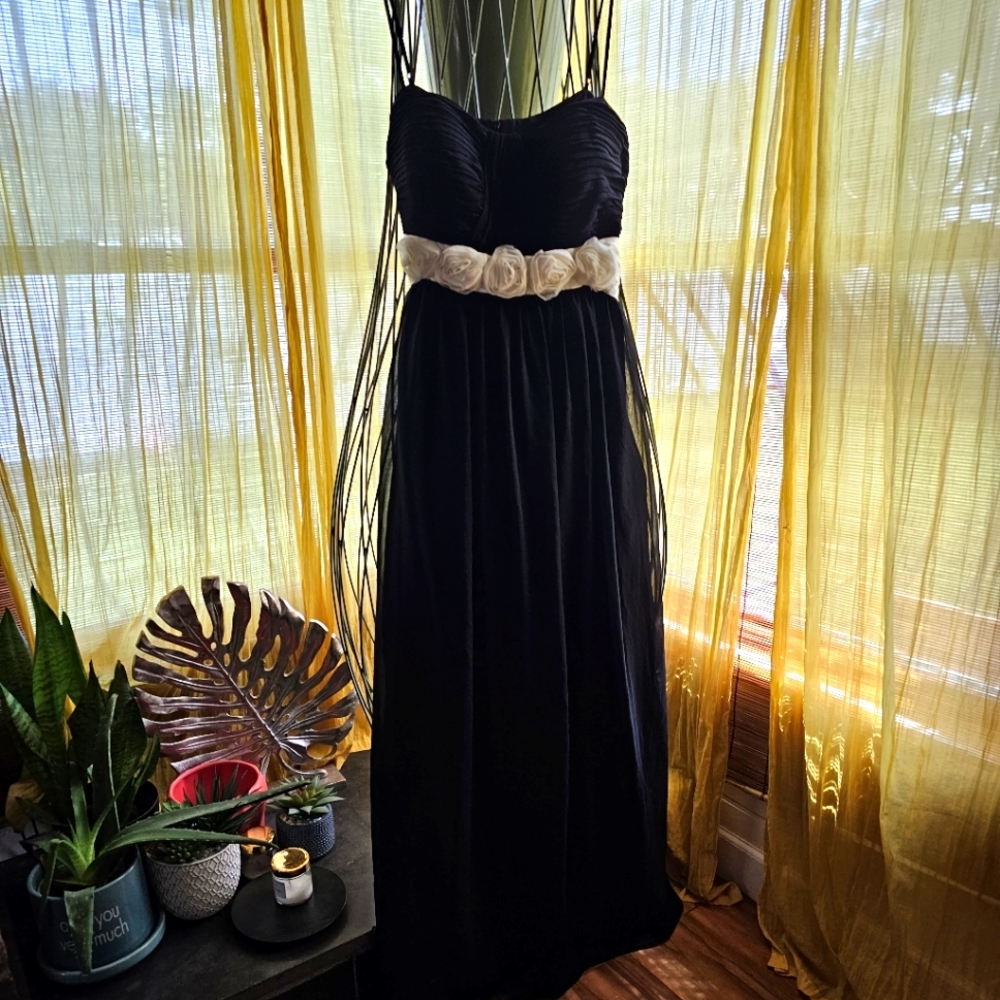 Black White Rose Sweetheart Neckline Evening Couture Gown by OLEG CASSINI - NWT